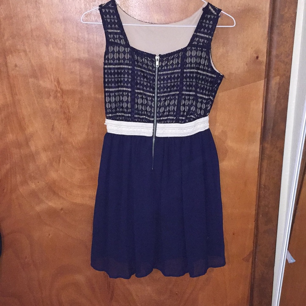 Dress - Picture 2 of 4